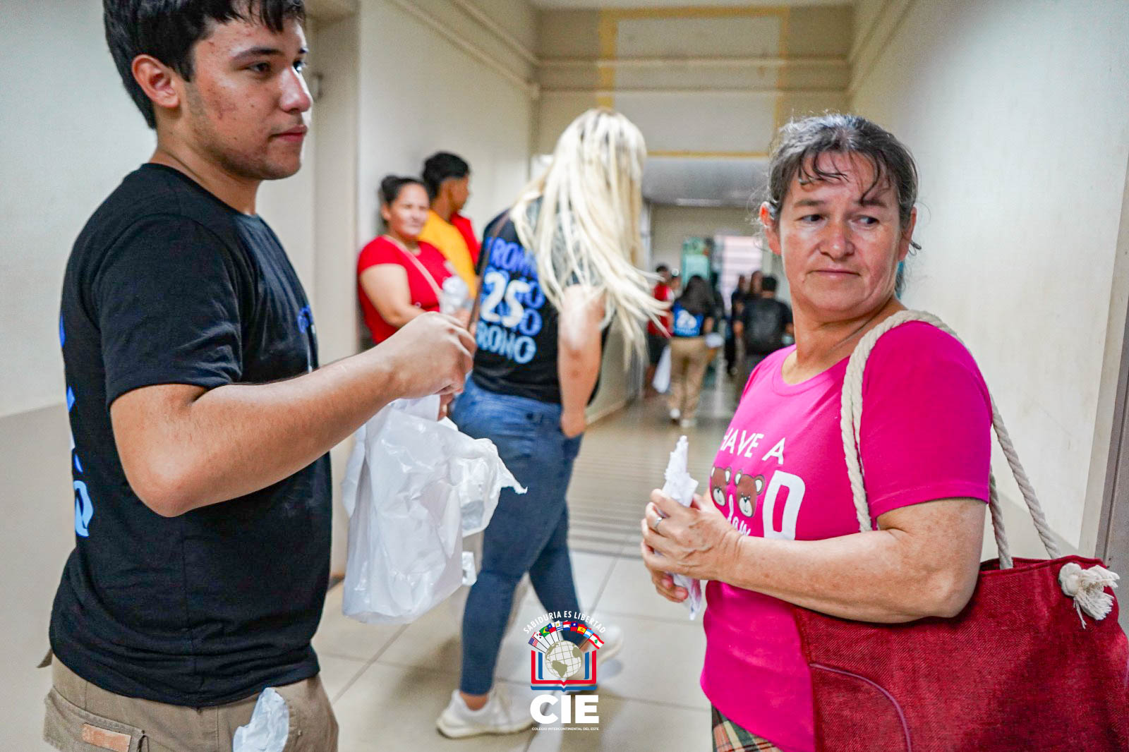 Emotiva Bienvenida y Tradición Solidaria en el CIE: Así Comenzó el 2025 para los Estudiantes del Tercer Año